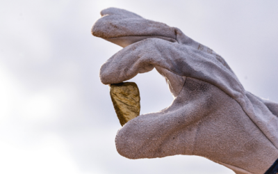 How to Sample Mining Rock Waste? Avoid the “Shiny Peace” or Not?